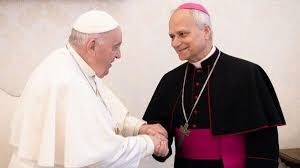 UN PAPA COME I SUOI PREDECESSORI: VIVA IL PAPA SEMPRE.